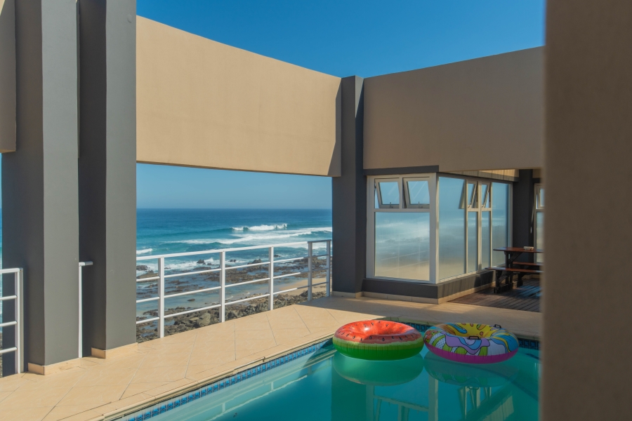 6 Bedroom Property for Sale in Beachview Eastern Cape
